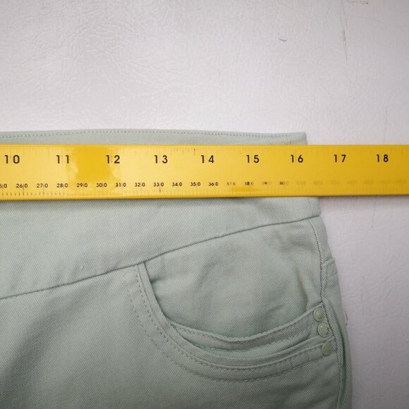 Reitmans Jeans Ladies Size 10 Petite Mint Green Pull On Style Capri Pants - Picture 9 of 11